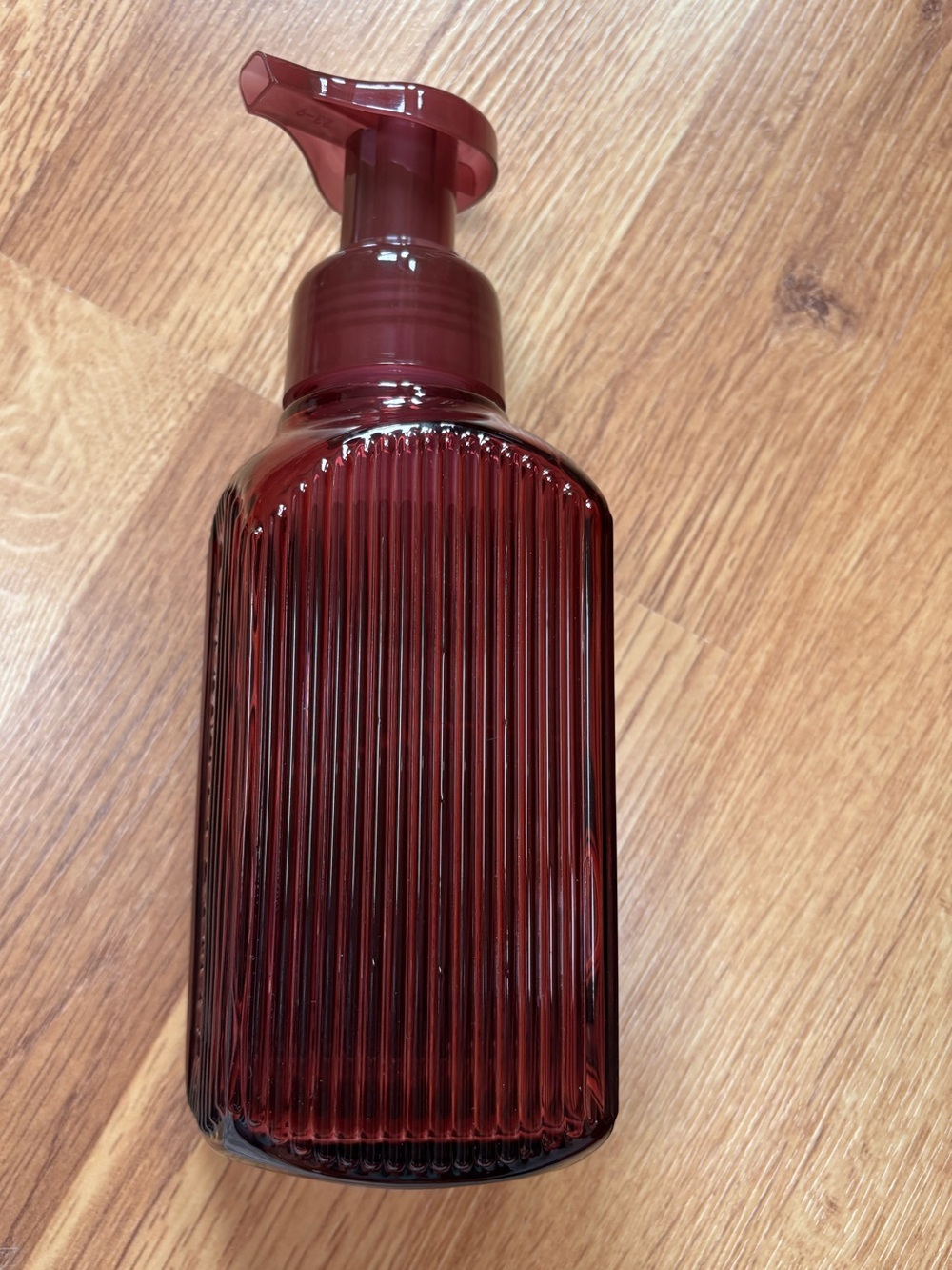 Bath & Body Works Maroon Vertical Lines Foaming Hand Soap Dispenser Glass - Picture 2 of 7